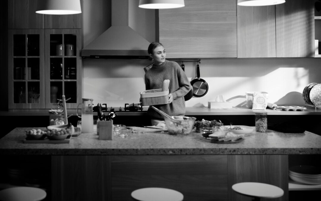 Éclairage cuisine sur mesure Charente : comment créer un espace pratique et chaleureux